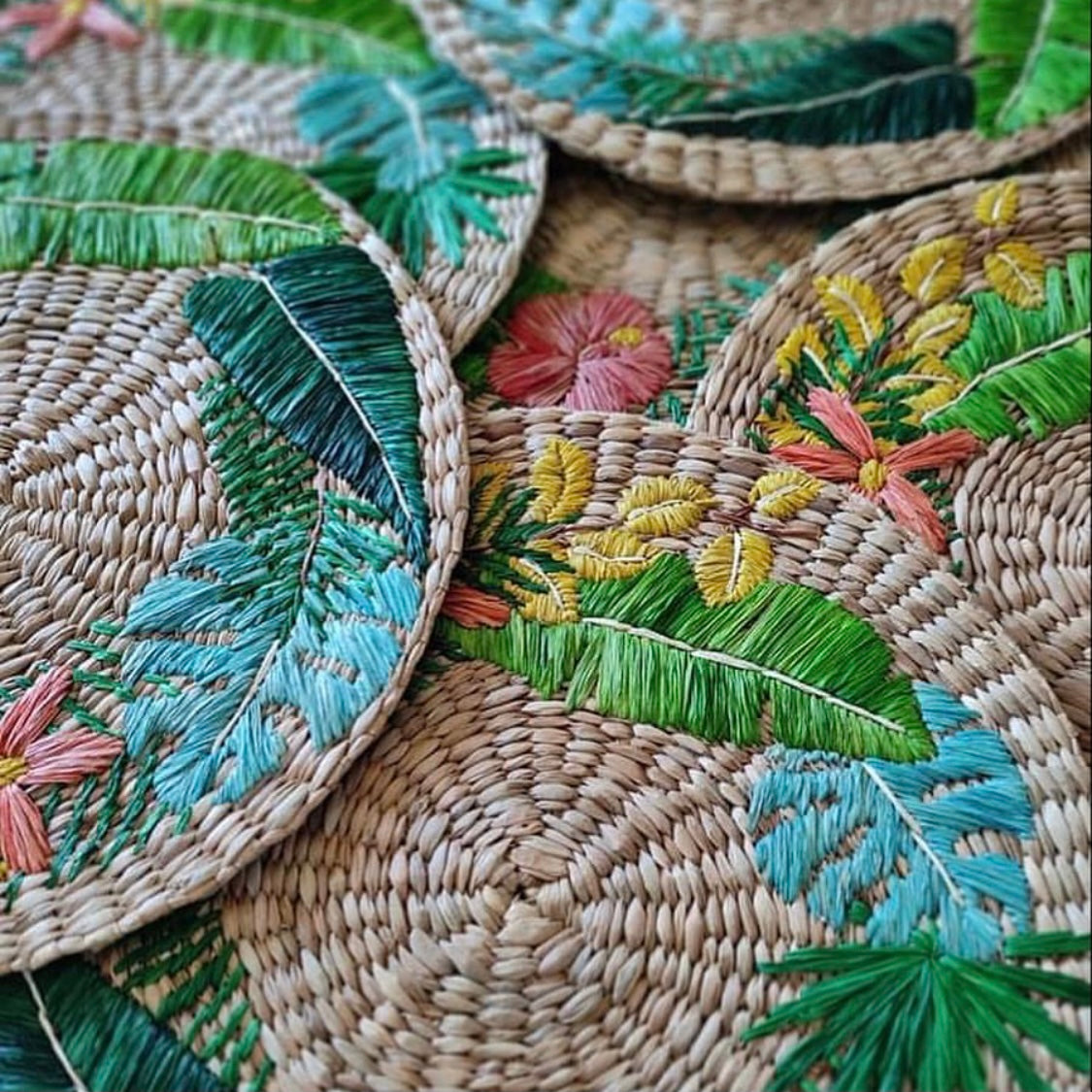 TROPICAL LEAVES Hand-Embroidered Seagrass 15" Placemat